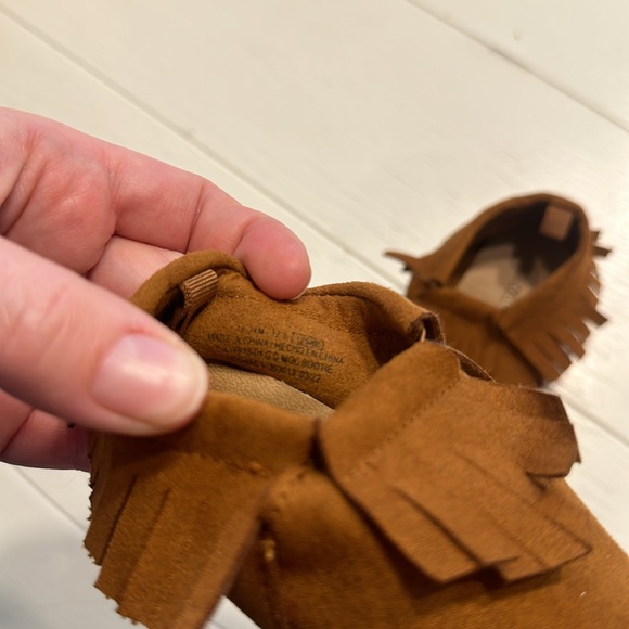 3$25 old navy moccasin 18-24m - Picture 4 of 4